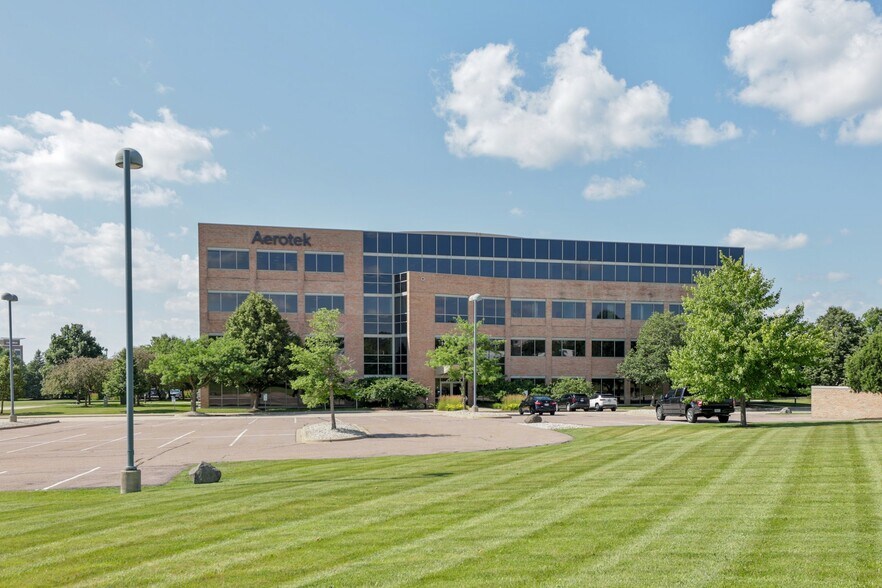 More Photos Of 5133 W Terrace Dr, Madison Office For Sale