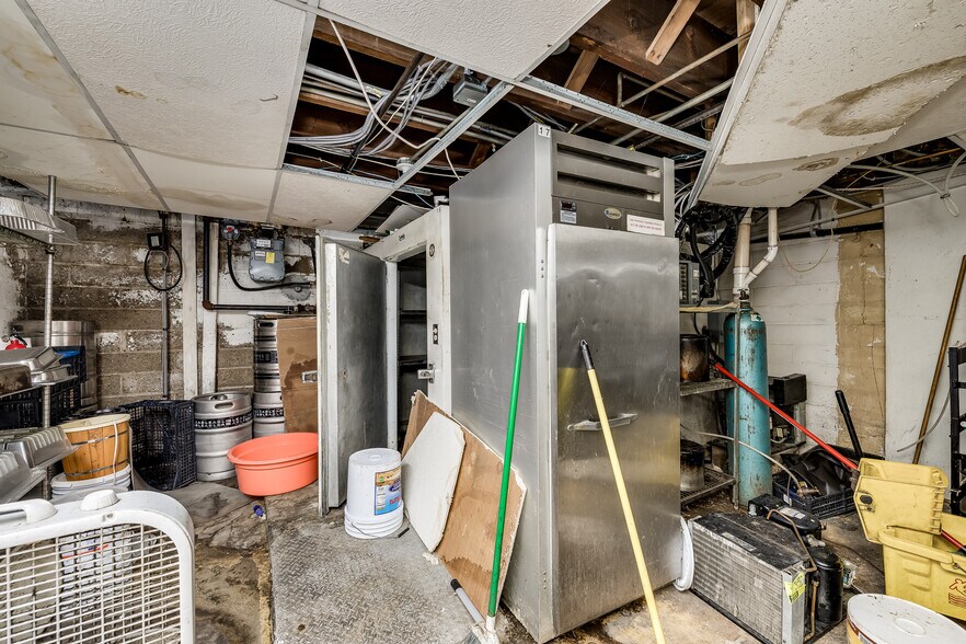 More Photos Of 2201-2205 44th Ave N, Minneapolis Restaurant For Sale