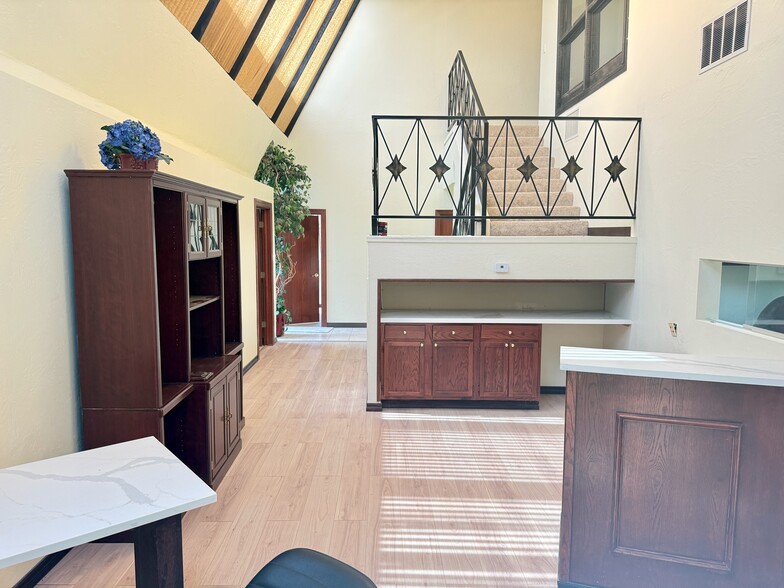 More Photos Of 5611 Mosteller Dr, Oklahoma City Medical For Lease
