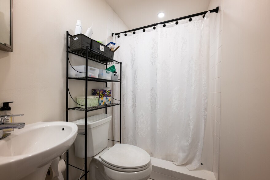 More Photos Of 1028 Truman Ave, Key West Storefront Retail Residential For Sale