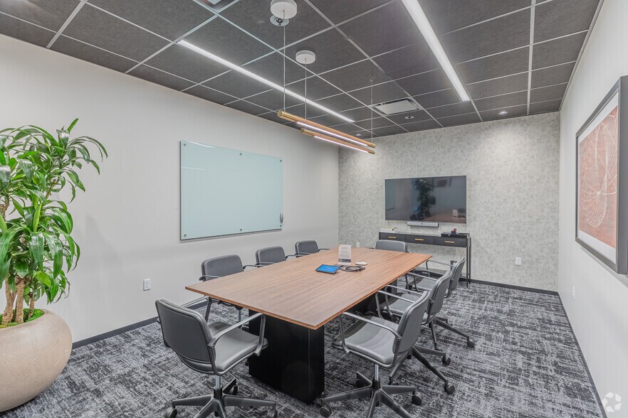 More Photos Of 4727 Executive Dr, San Diego Coworking Space