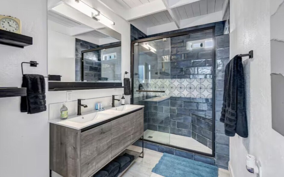 More Photos Of 687-691 S Coast Hwy, Laguna Beach Storefront Retail Office For Sale