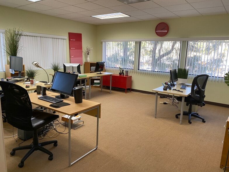 More Photos Of 3255 Cahuenga Blvd W, Los Angeles Office For Sale