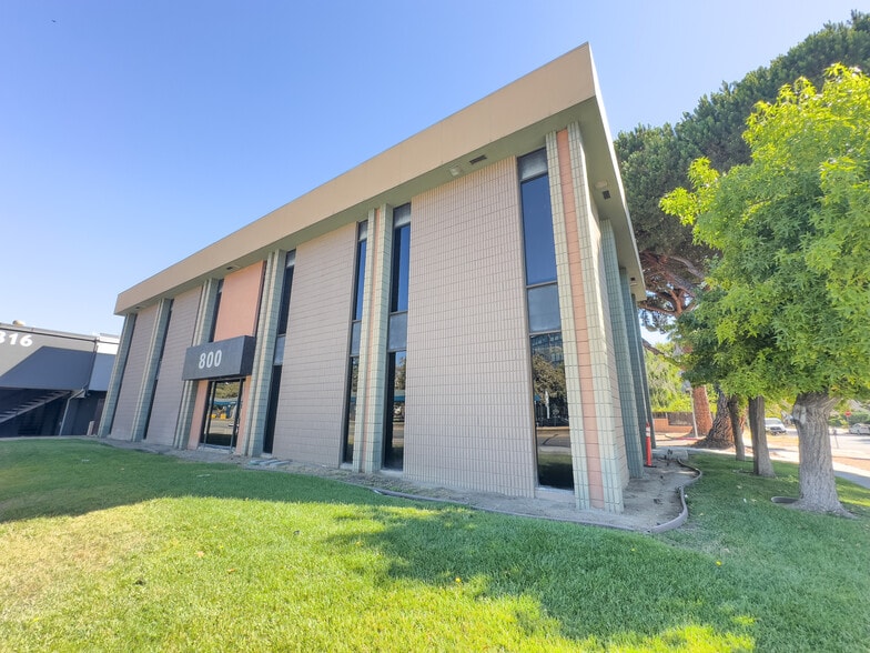 More Photos Of 800 N 1st St, San Jose Office For Lease