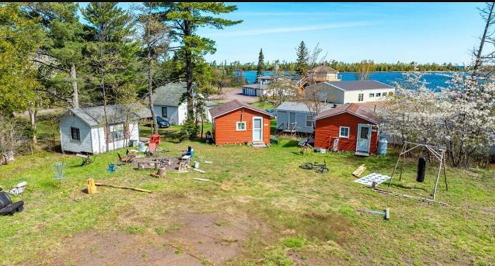 More Photos Of 77 Brockway Ave, Copper Harbor Restaurant For Sale