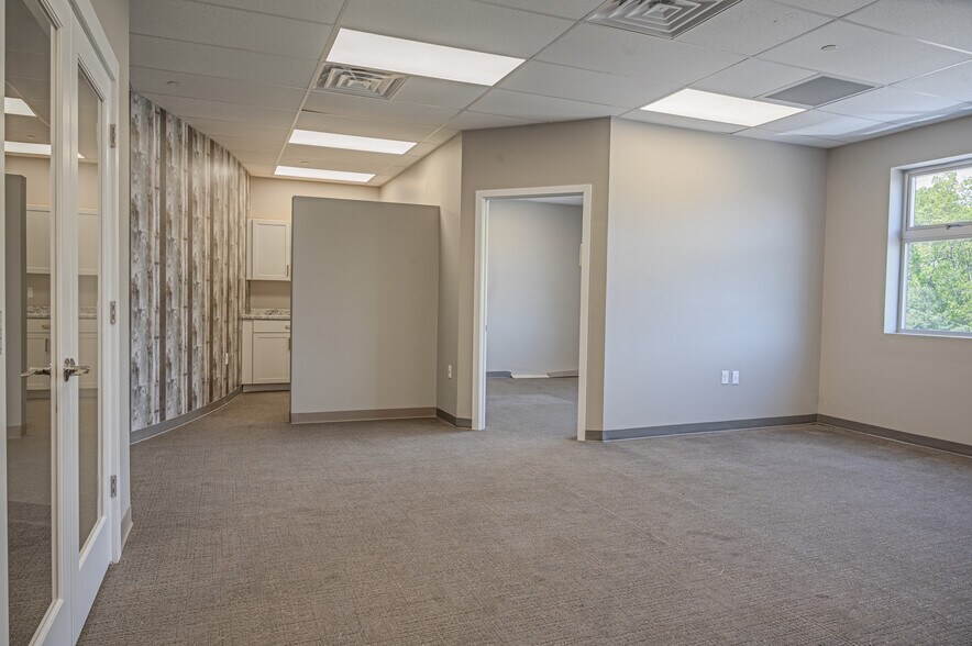 More Photos Of 1105 E County Line Rd, Lakewood Office For Lease
