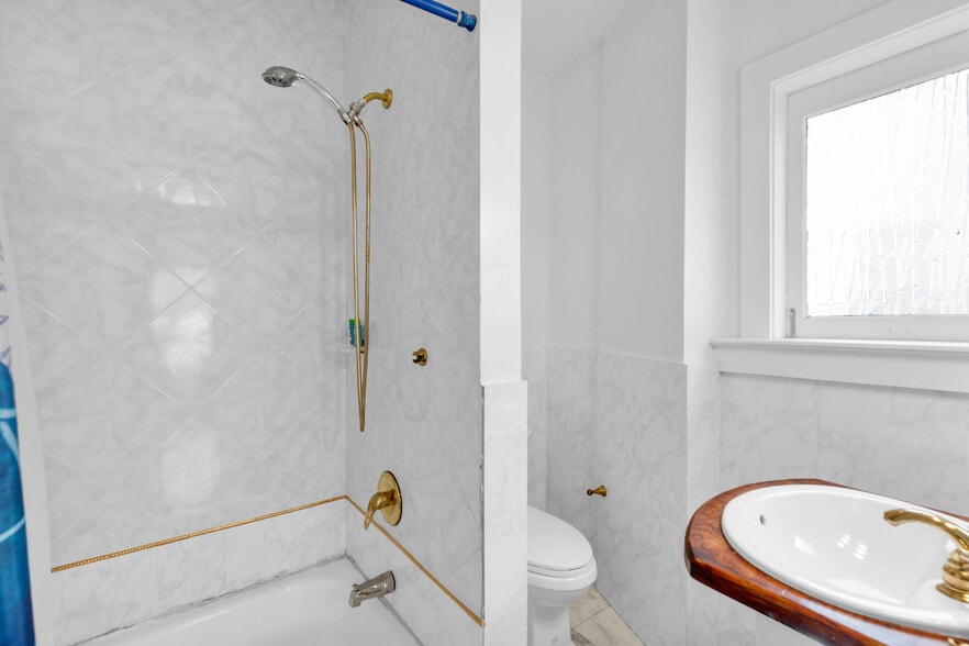 More Photos Of 1409 Truman Ave, Key West Specialty For Sale