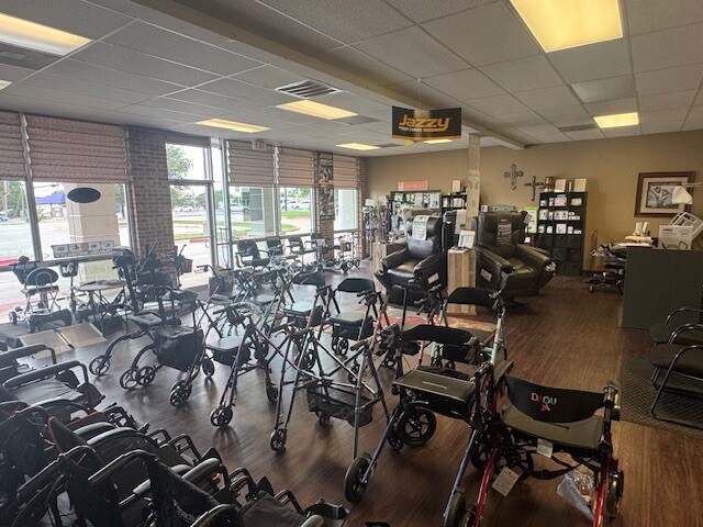 More Photos Of 1103-1127 E Villa Maria Rd, Bryan Unknown For Lease