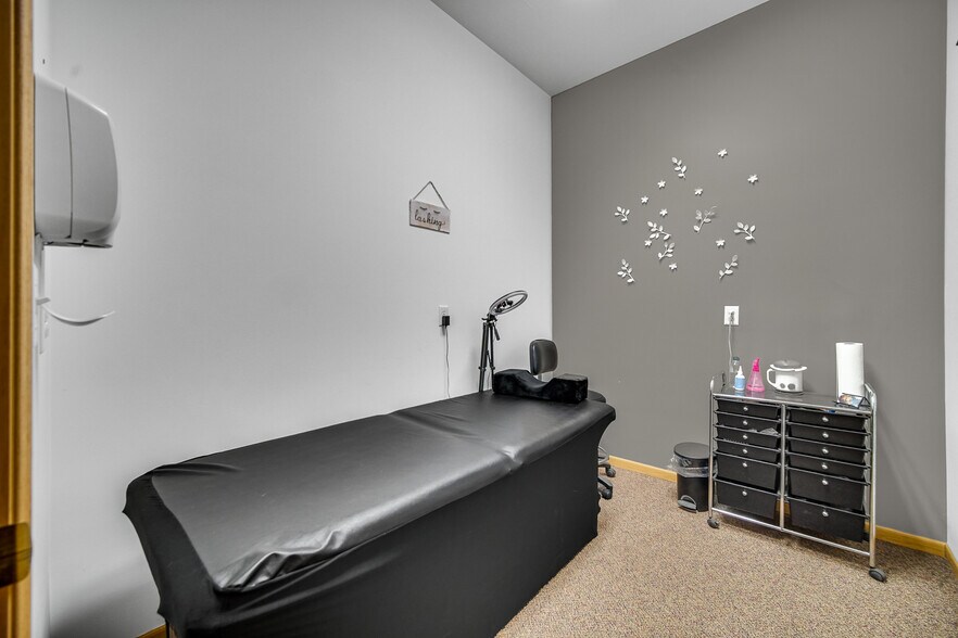 More Photos Of 165 E Robbins St, Wheatfield Medical For Sale