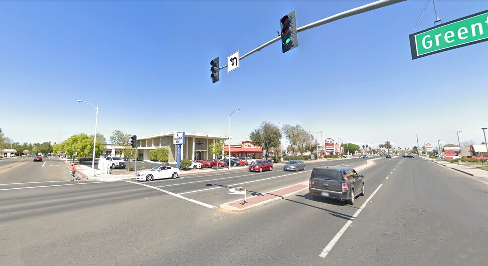 More Photos Of 890 W Lacey Blvd, Hanford Bank For Sale