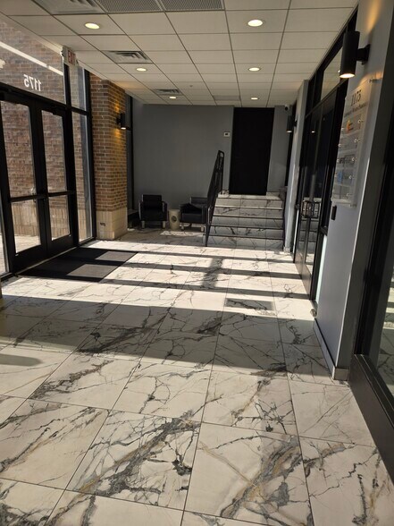 More Photos Of 1175 Corporate Woods Pkwy, Vernon Hills Office Residential For Lease