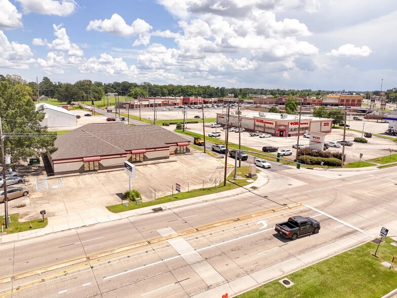 More Photos Of 1702 N Burnside Ave, Gonzales Medical For Lease
