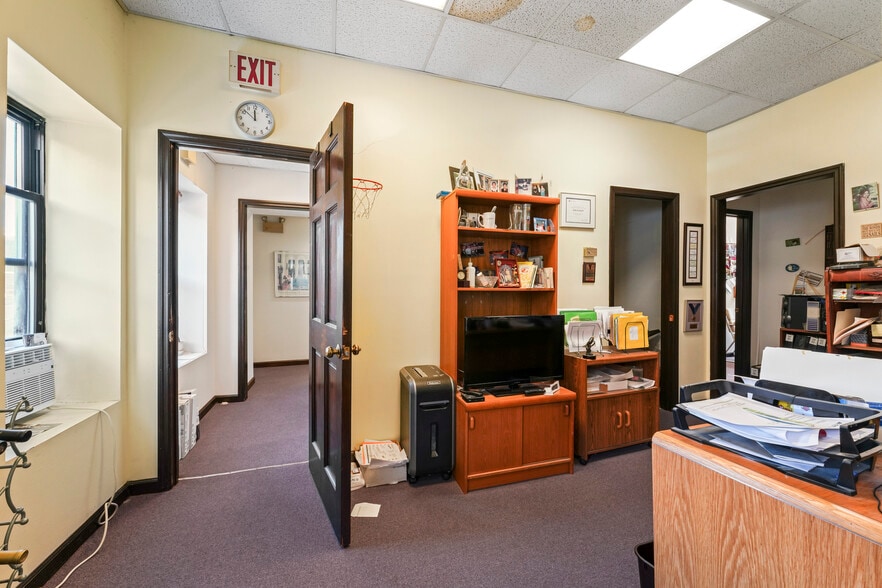 More Photos Of 132-134 S Swan St, Albany Office Residential For Sale