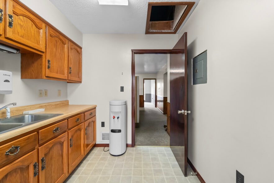 More Photos Of 209 W Main St, Linn Warehouse For Sale