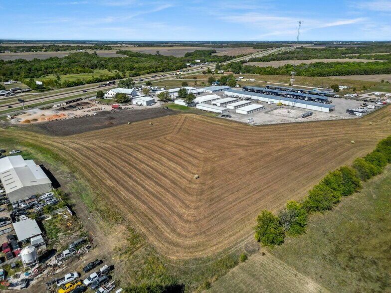 More Photos Of 15048 US Highway 75, Van Alstyne Specialty For Lease
