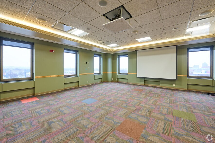 More Photos Of 220 Alexander St, Rochester Loft Creative Space For Lease
