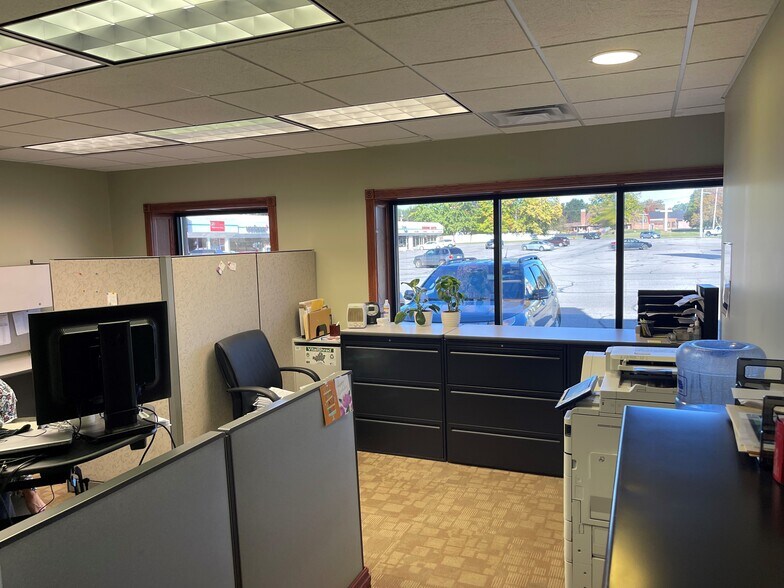 More Photos Of 902 S Old Us 27, Saint Johns Freestanding For Sale