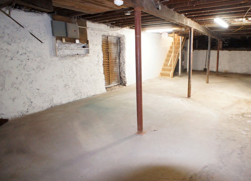 More Photos Of 97 Wall St, Norwalk Storefront For Lease