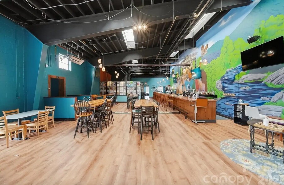 More Photos Of 47 Duke St, Granite Falls Bar For Sale