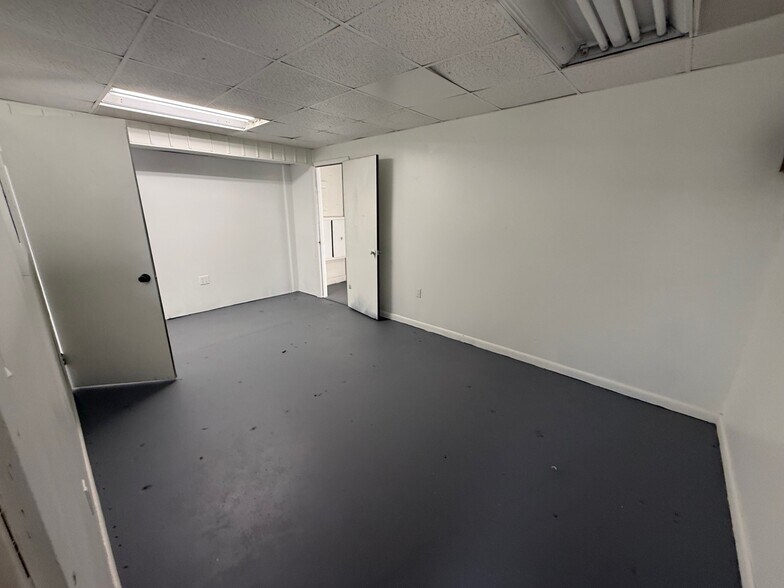 More Photos Of 14020 NW 19th Ave, Miami Warehouse For Sale