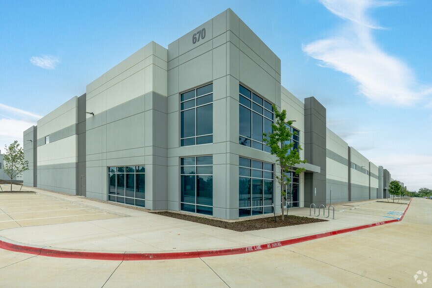 Primary Photo Of 4610 Jim Christal Rd, Denton Distribution For Lease