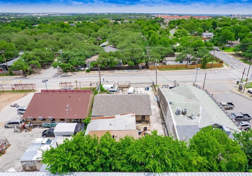 More Photos Of 8212 Georgian Dr, Austin Office For Sale
