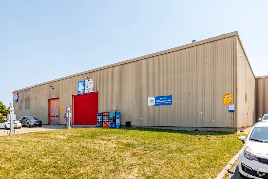 More Photos Of 3720 Boul Thimens, Montréal Manufacturing For Lease