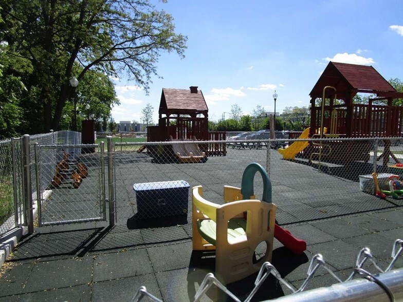 More Photos Of 1111 E Warrenville Rd, Naperville Office For Sale