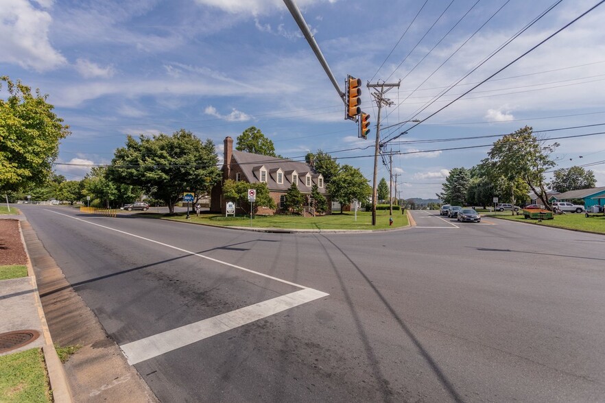 More Photos Of 800 Country Club Rd, Harrisonburg Office For Sale
