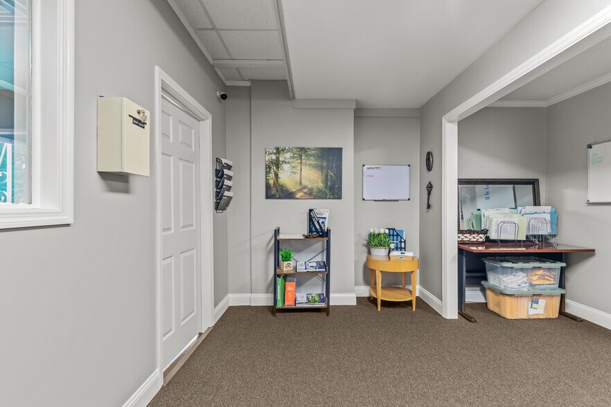 More Photos Of 1923 Lejeune Blvd, Jacksonville Office For Sale