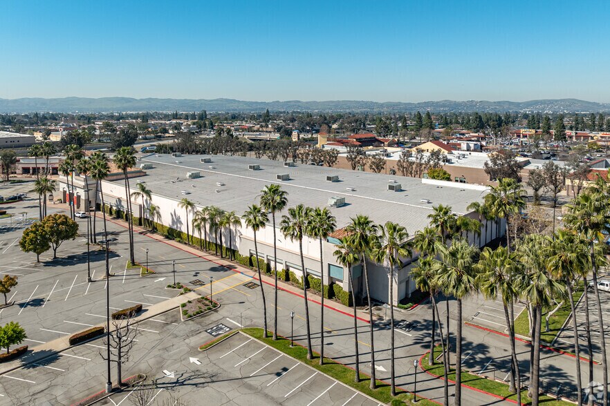 More Photos Of 5533-5549 Philadelphia St, Chino Unknown For Lease