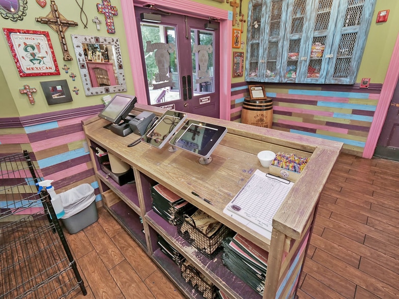 More Photos Of 960062 Gateway Blvd, Fernandina Beach Restaurant For Sale
