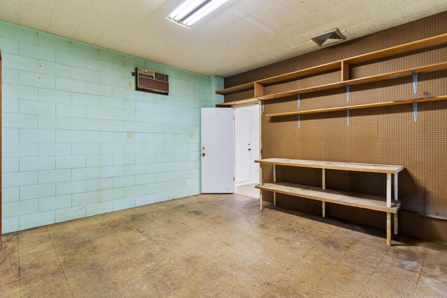 More Photos Of 227 E Main St, Tavares General Retail For Sale