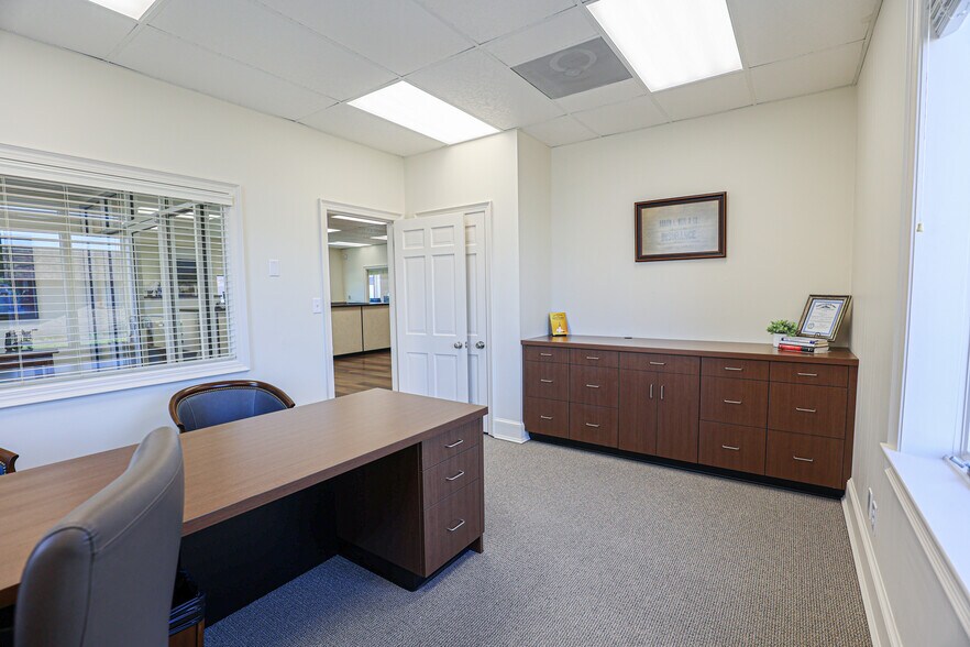 More Photos Of 630 Jefferson St, Paducah Office For Sale