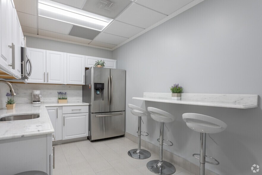 More Photos Of 14 Pidgeon Hill Dr, Sterling Medical For Sale