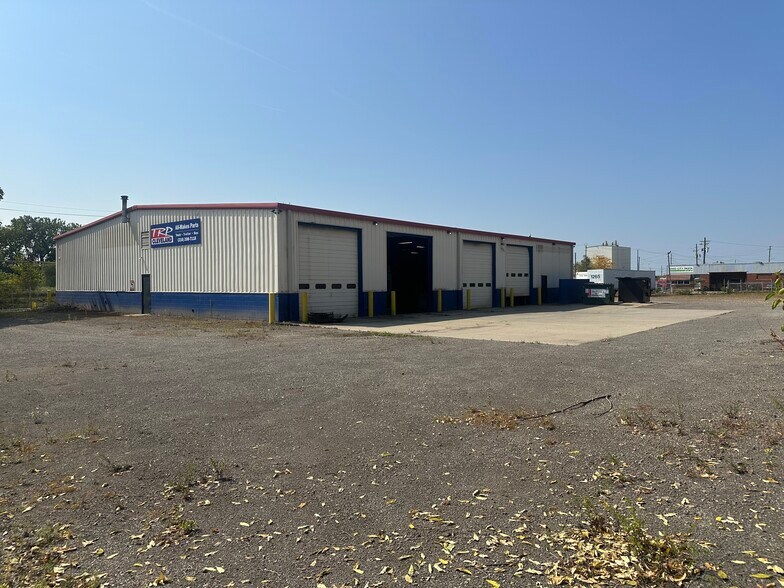 More Photos Of 5301 Crayton Ave, Cleveland Warehouse For Lease