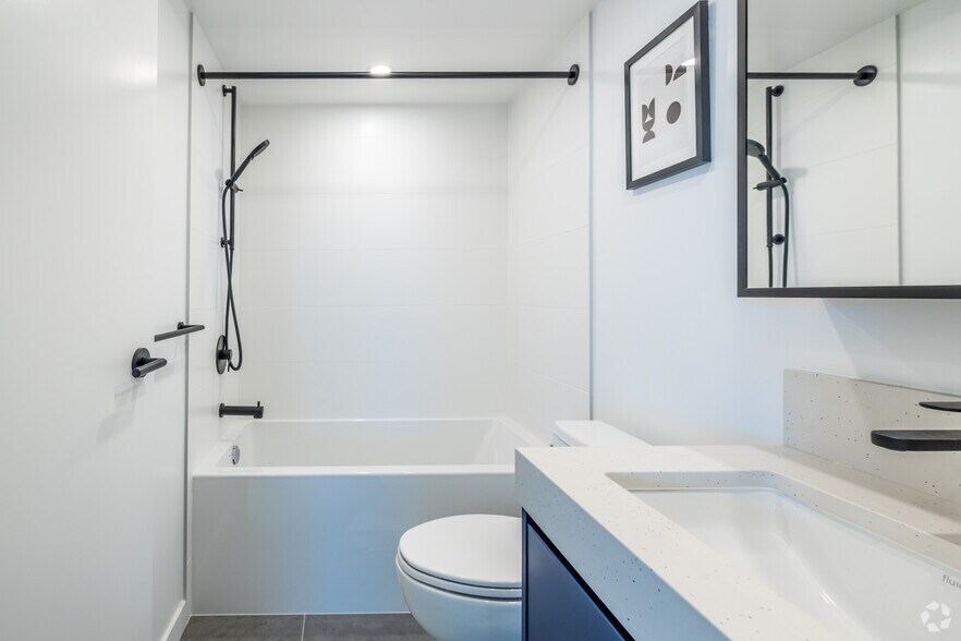 More Photos Of 2488 Granville St, Vancouver Apartments For Lease