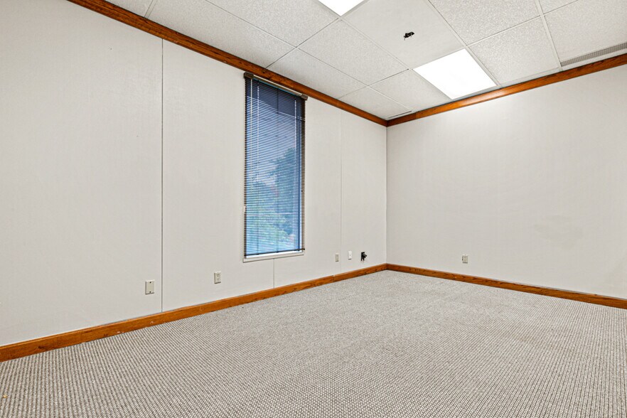 More Photos Of 1301 Northwest Hwy, Garland Office For Sale