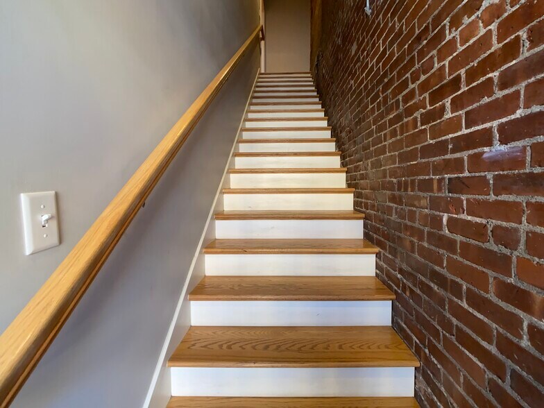 More Photos Of 93-97 Clemence St, Providence Office Residential For Lease