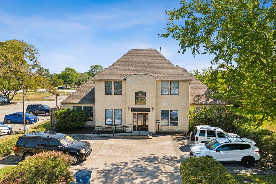 Primary Photo Of 309 Henrietta Ave, Webster Office For Sale