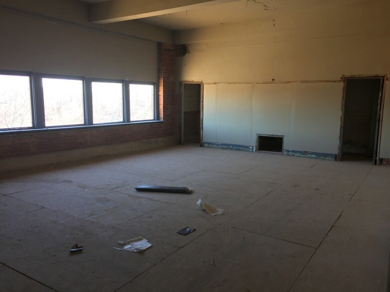 More Photos Of 1900 NW 10th St, Oklahoma City Schools For Sale