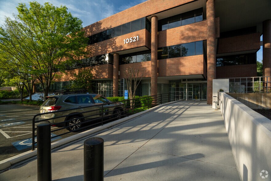 More Photos Of 10521 Rosehaven St, Oakton Office For Lease