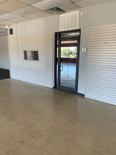 More Photos Of 2015 Family Cir, Lexington Freestanding For Lease