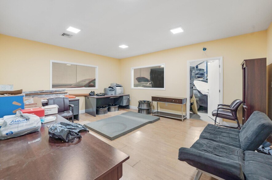 More Photos Of 2726 NW 35th St, Miami Industrial For Sale