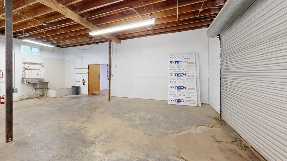 More Photos Of 2539-2545 Coolidge Ave, Orlando Warehouse For Lease