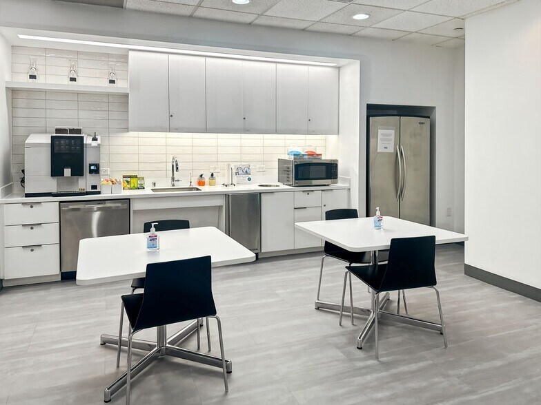 More Photos Of 2911 Turtle Creek Blvd, Dallas Coworking Space