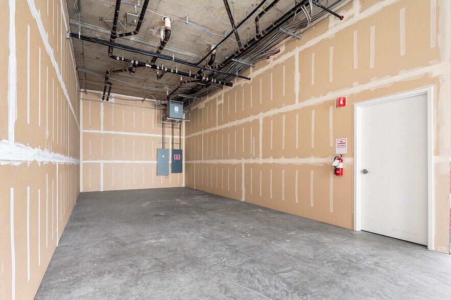 More Photos Of 610 S Lowell St, Portland Storefront Retail Office For Lease