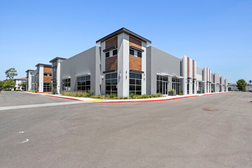 More Photos Of 2301 Santiago Ct, Oxnard Distribution For Sale