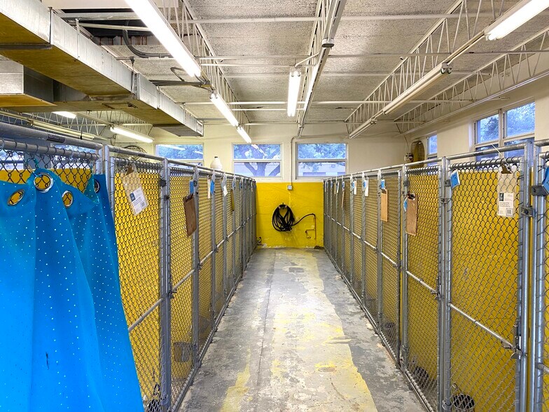 More Photos Of 3910 NW 49th St, Tamarac Veterinarian Kennel For Sale