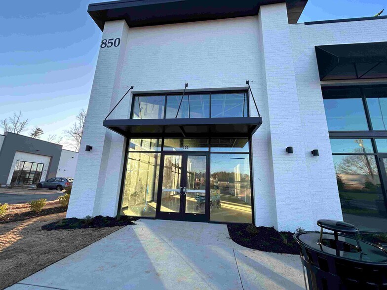 More Photos Of 850 Peachtree Pky, Cumming Restaurant For Lease